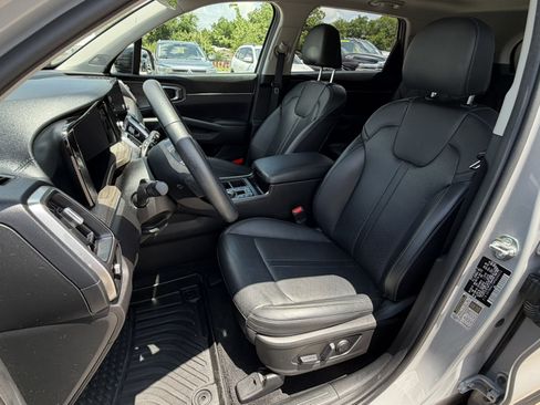 Used 2023 Kia Sorento EX w/ Panoramic Sunroof Package FWD image 12