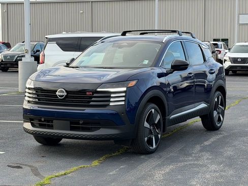 New 2026 Nissan Kicks SR w/ Cold Weather Package FWD image 8