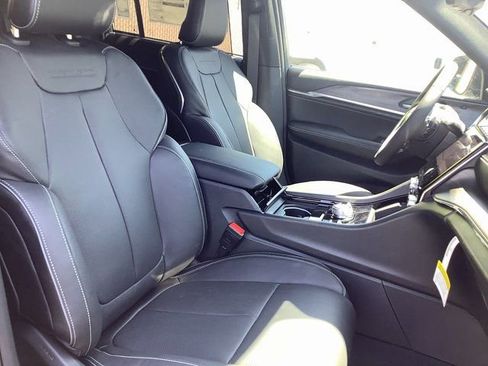 New 2023 Jeep Grand Cherokee Overland w/ Luxury Tech Group IV image 40