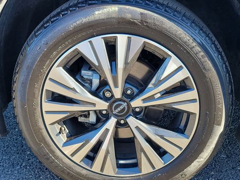 Used 2023 Nissan Rogue SV image 25