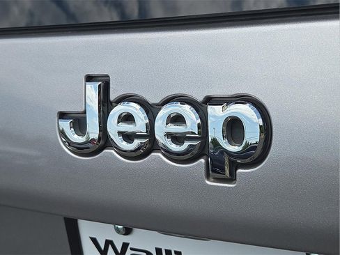 Used 2020 Jeep Cherokee Latitude Plus image 27