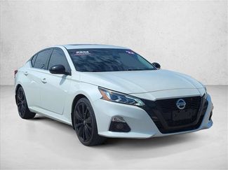 Used 2022 Nissan Altima 2.5 SR w/ Midnight Edition Package FWD video 3