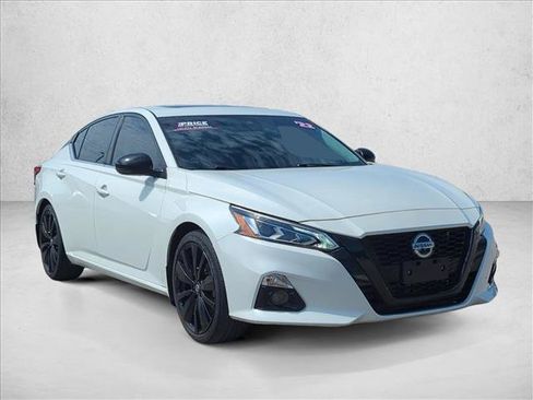 Used 2022 Nissan Altima 2.5 SR w/ Midnight Edition Package FWD image 3