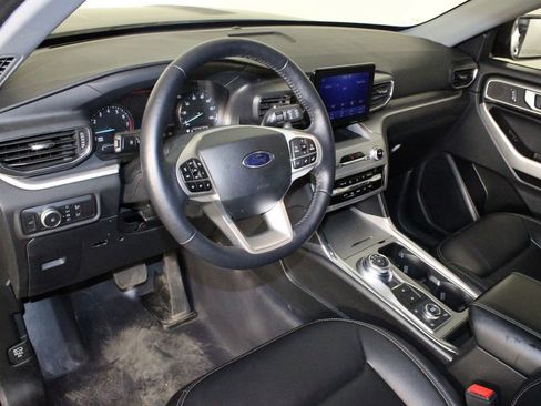 Used 2021 Ford Explorer XLT w/ Equipment Group 202A image 24