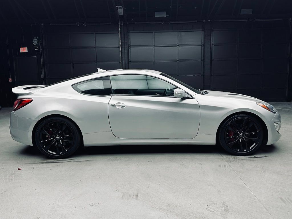 Used 2016 Hyundai Genesis Coupe 3.8 RWD image 12
