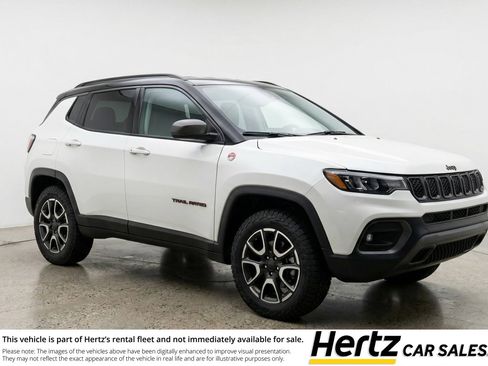 Used 2025 Jeep Compass Trailhawk w/ Trailer Tow Group AWD/4WD image 1