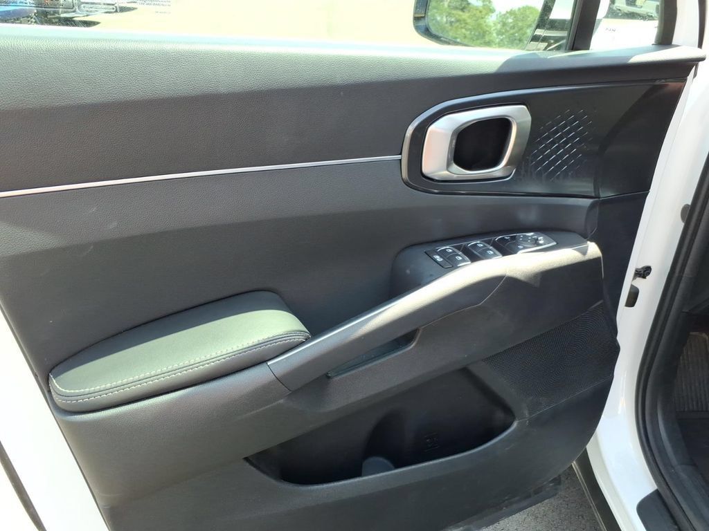 Certified 2026 Kia Sorento LX FWD image 11