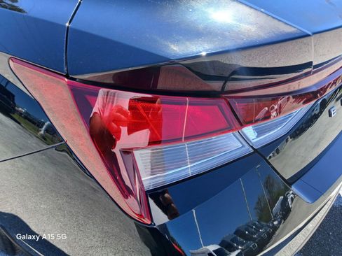 Used 2022 Hyundai Elantra SEL image 13