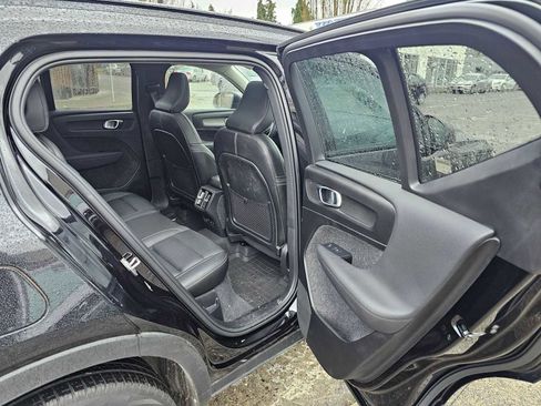 Certified 2024 Volvo XC40 B5 Plus w/ Climate Package image 12