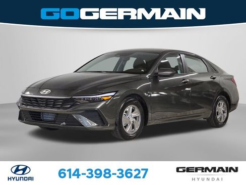 Certified 2025 Hyundai Elantra SE FWD image 1