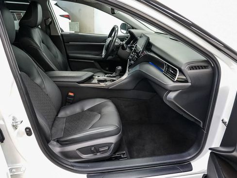 Used 2022 Toyota Camry XSE FWD image 16