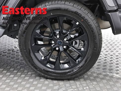 Used 2025 Jeep Wrangler Unlimited Sahara AWD/4WD image 33