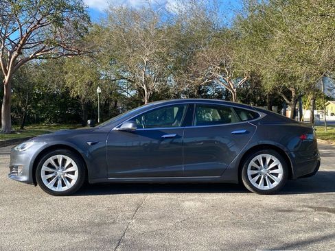 Used 2020 Tesla Model S Long Range Plus image 5