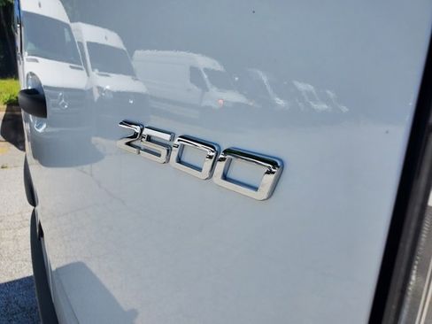 Used 2025 Mercedes-Benz Sprinter 2500 image 8