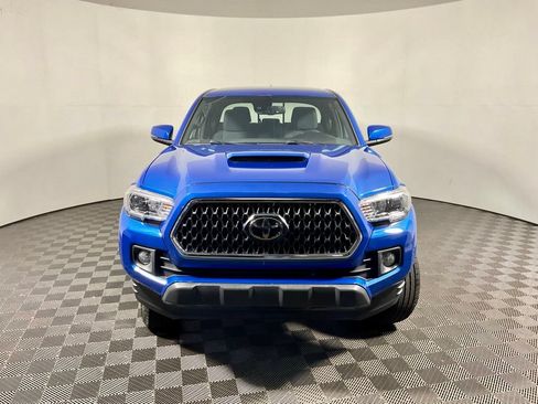 Used 2018 Toyota Tacoma TRD Sport AWD/4WD image 9