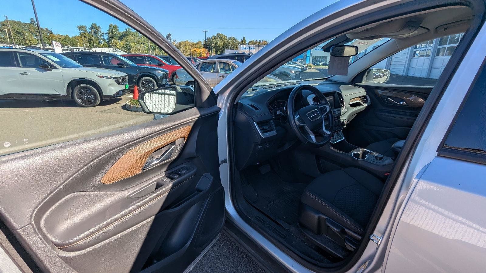 Used 2021 GMC Terrain SLE w/ Elevation Edition AWD/4WD image 9