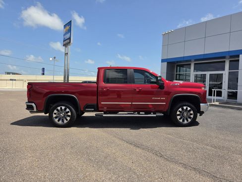 Used 2024 Chevrolet Silverado 2500 LT AWD/4WD image 6