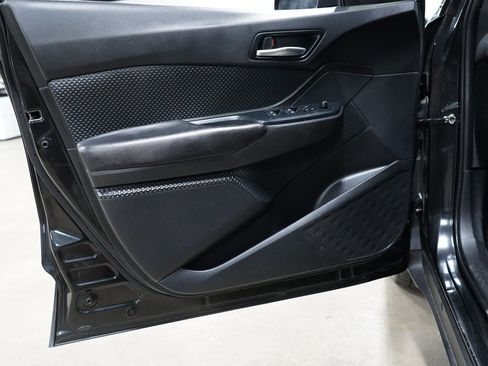 Used 2019 Toyota C-HR LE FWD image 9