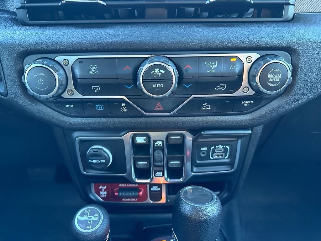 Used 2024 Jeep Wrangler Unlimited AWD/4WD image 21