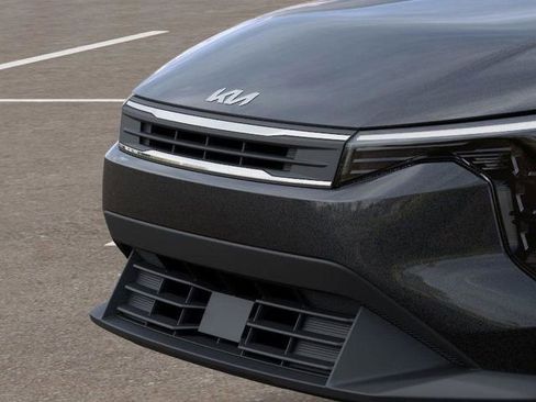 New 2025 Kia K4 LXS image 13