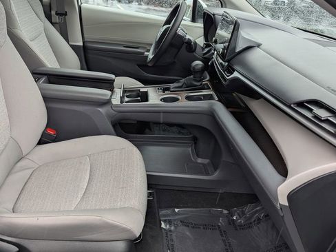 Used 2024 Toyota Sienna LE w/ LE Plus Package AWD/4WD image 19