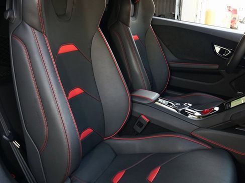 Used 2021 Lamborghini Huracan EVO image 11