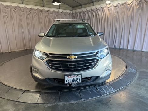 Used 2018 Chevrolet Equinox Premier image 2
