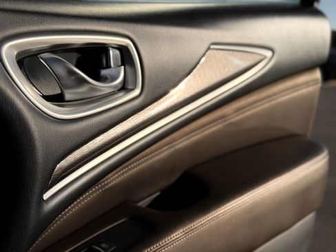 Used 2019 INFINITI QX60 Luxe w/ Essential Package image 27