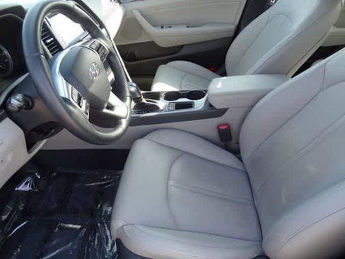 Used 2018 Hyundai Sonata Limited image 7