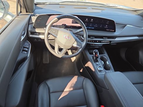 Used 2025 Cadillac XT4 Premium Luxury image 8