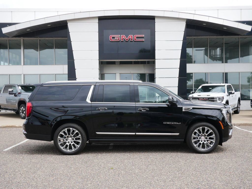 New 2026 GMC Yukon XL Denali w/ Denali Reserve Package AWD/4WD image 2
