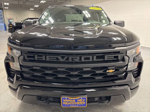 Used 2023 Chevrolet Silverado 1500 Custom image 2
