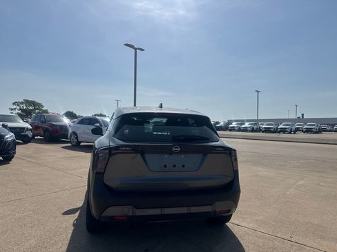 Used 2025 Nissan Kicks S AWD/4WD image 16