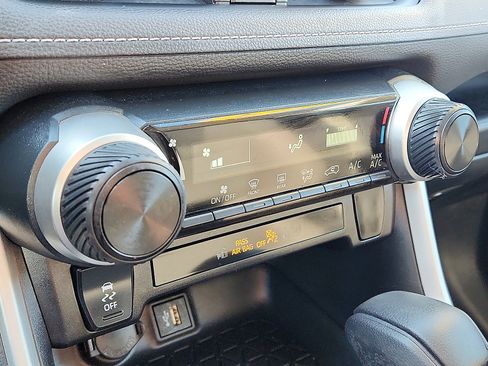 Used 2023 Toyota RAV4 LE image 15