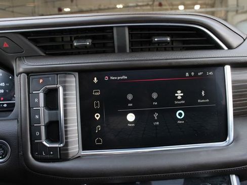 Used 2024 GMC Yukon Denali w/ Advanced Technology Package AWD/4WD image 16