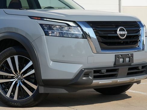 Used 2023 Nissan Pathfinder Platinum FWD image 19