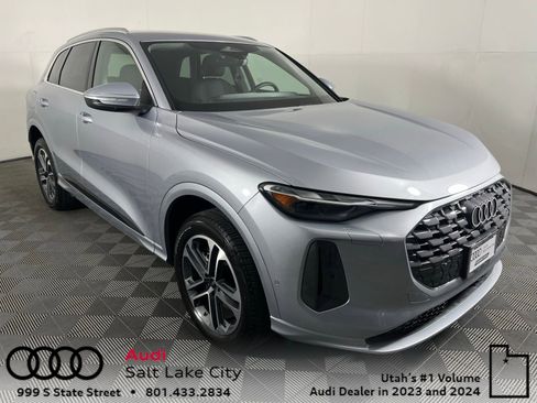 Certified 2025 Audi Q5 Premium w/ 19" Wheel Package image 1