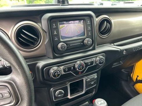 Used 2020 Jeep Wrangler Sport AWD/4WD image 22