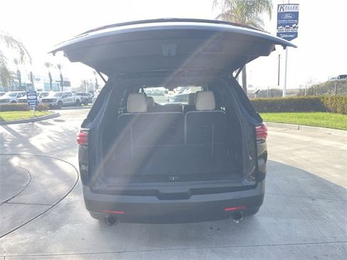 Used 2023 Chevrolet Traverse LS image 25