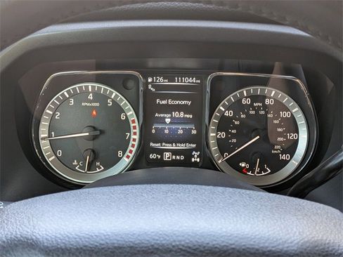 Used 2017 Nissan Titan SV image 32