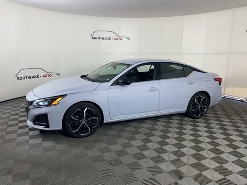 Certified 2024 Nissan Altima 2.5 SR FWD image 6