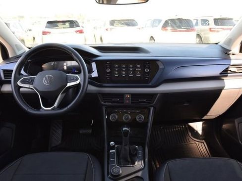 Used 2023 Volkswagen Taos SE w/ Panoramic Sunroof Package image 8