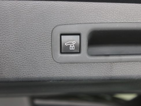 Used 2026 Toyota Sienna XLE FWD image 35