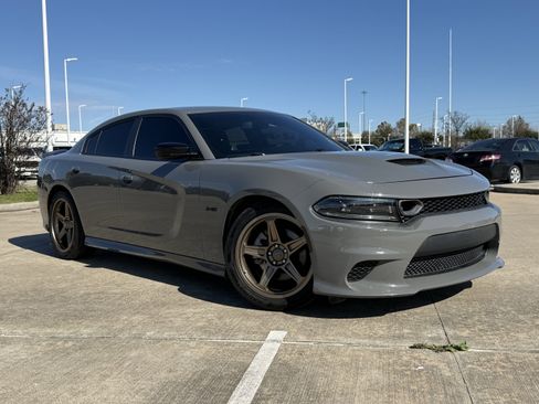 Used 2023 Dodge Charger R/T w/ Blacktop Package image 2
