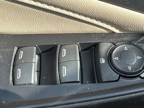 Used 2022 Chevrolet Traverse LS FWD image 14