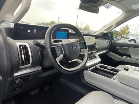 Certified 2025 Ford Expedition Platinum AWD/4WD image 9