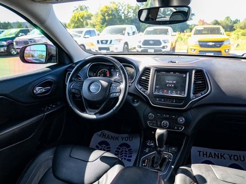 Used 2019 Jeep Cherokee Trailhawk image 21