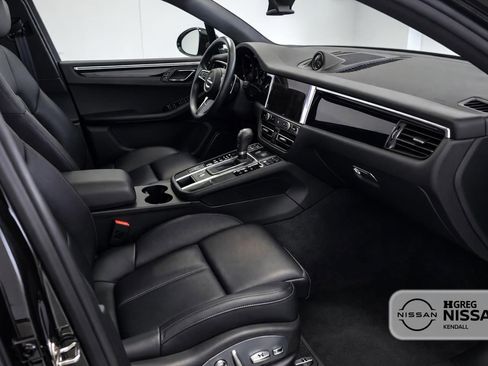 Used 2022 Porsche Macan AWD/4WD image 10
