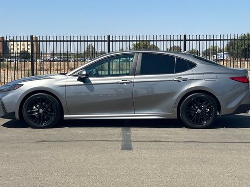 Used 2026 Toyota Camry SE FWD image 9
