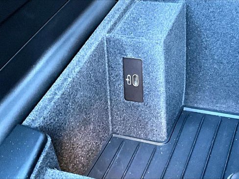 Certified 2023 BMW 530i image 34